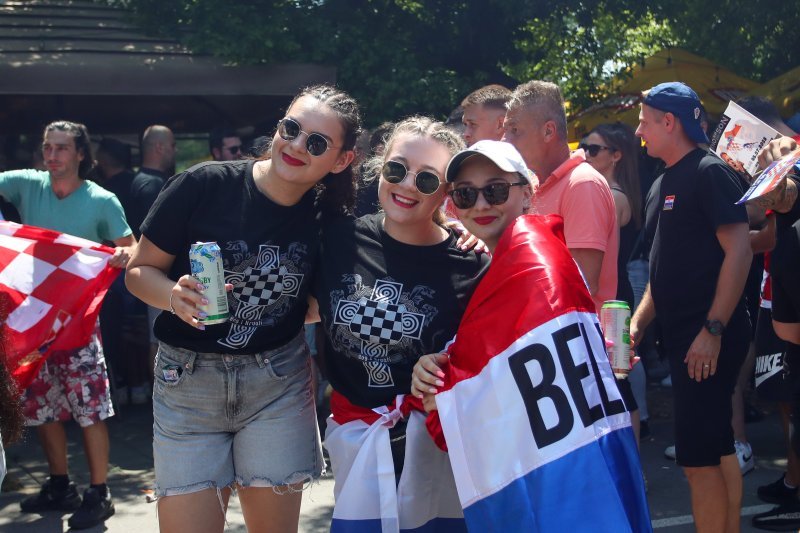 Obožavatelji u fan zonama ispred Hipodroma