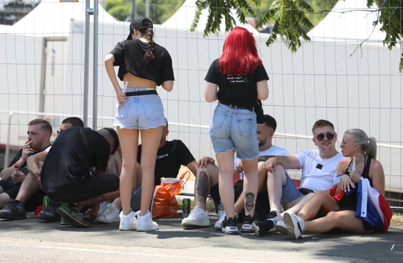 Obožavatelji u fan zonama ispred Hipodroma