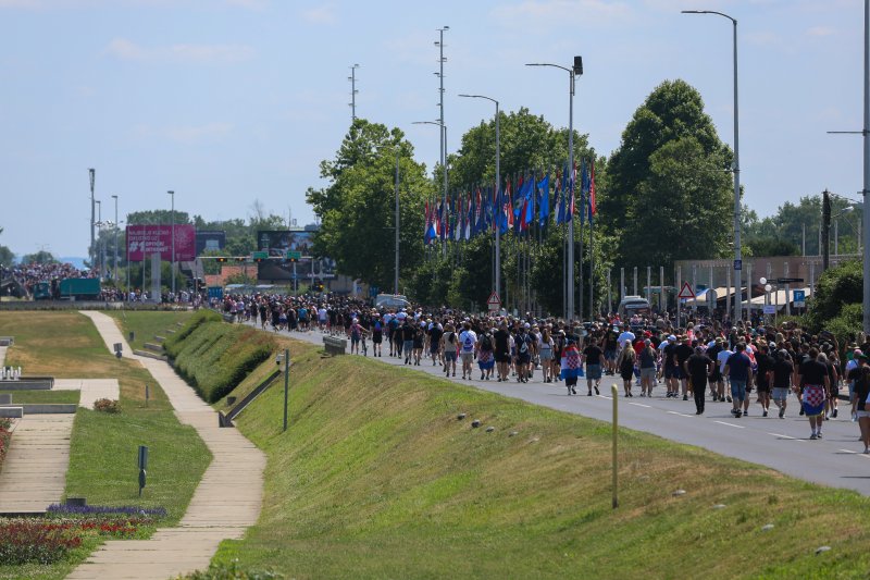 Obožavatelji u fan zonama ispred Hipodroma