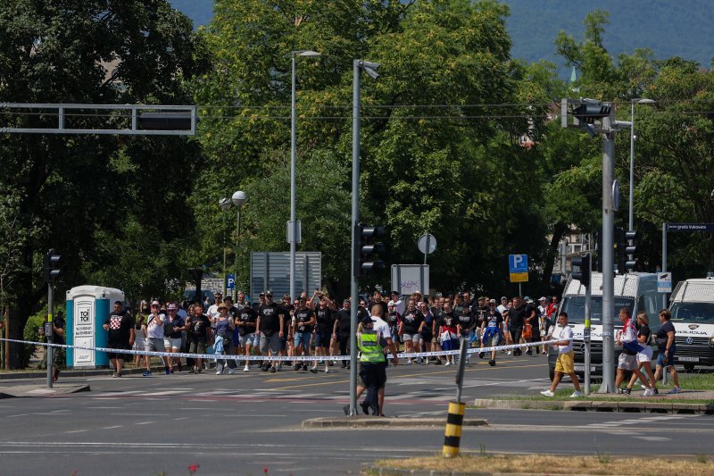 Obožavatelji u fan zonama ispred Hipodroma