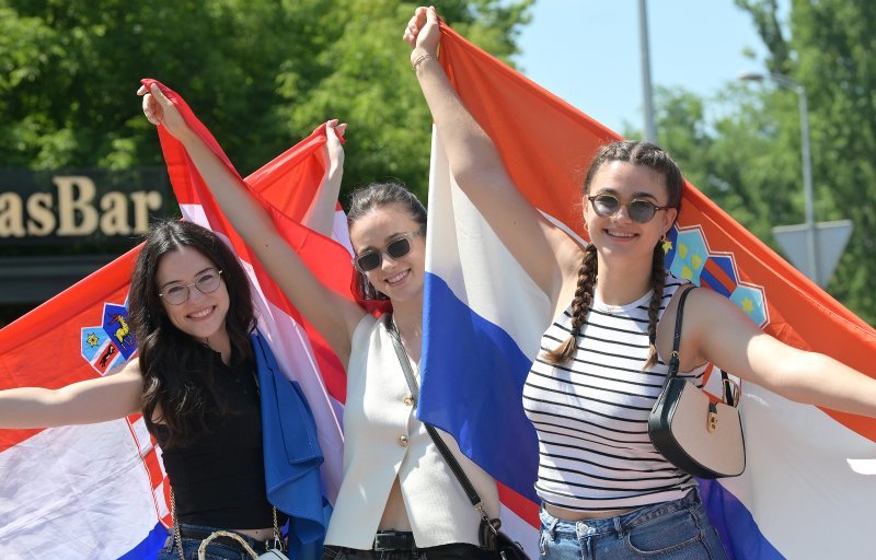 Obožavatelji u fan zonama ispred Hipodroma