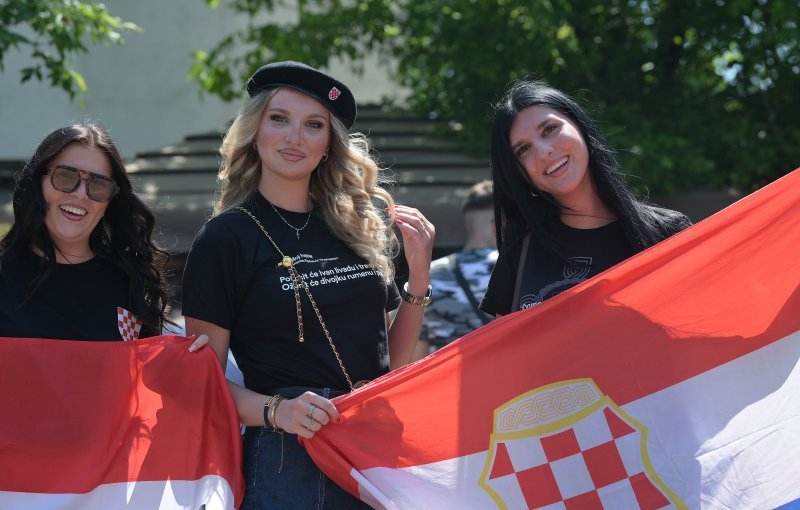 Obožavatelji u fan zonama ispred Hipodroma