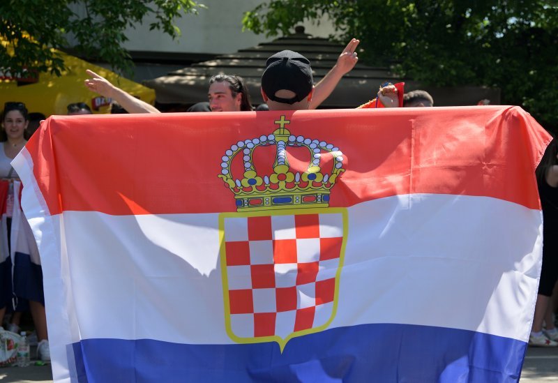 Obožavatelji u fan zonama ispred Hipodroma