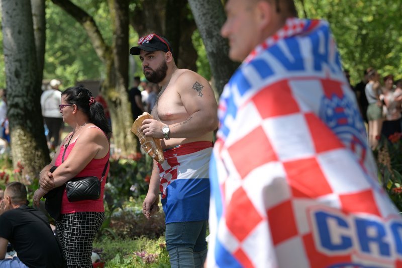 Obožavatelji u fan zonama ispred Hipodroma