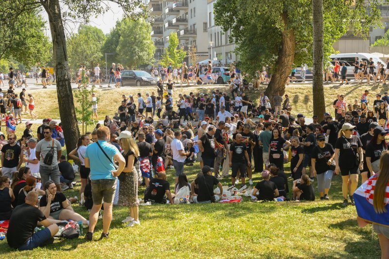 Obožavatelji u fan zonama ispred Hipodroma