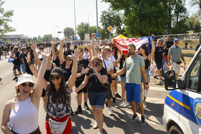 Obožavatelji u fan zonama ispred Hipodroma