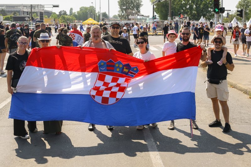 Obožavatelji u fan zonama ispred Hipodroma