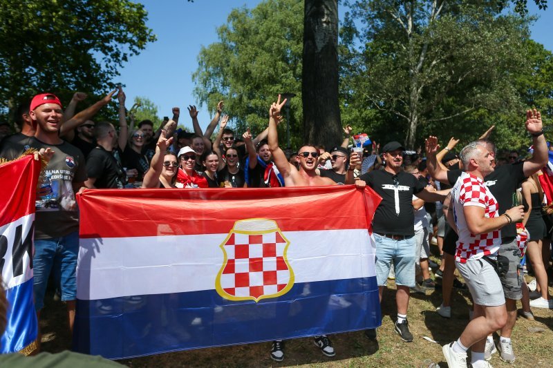Obožavatelji u fan zonama ispred Hipodroma