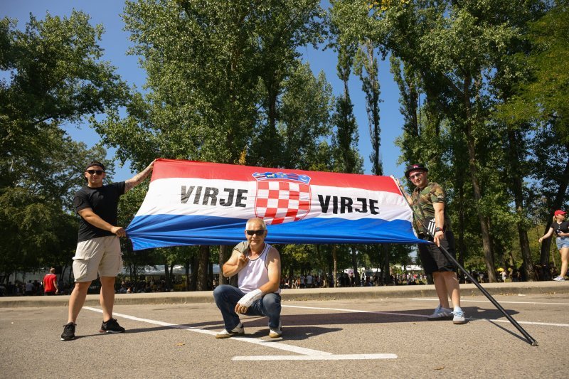 Obožavatelji u fan zonama ispred Hipodroma