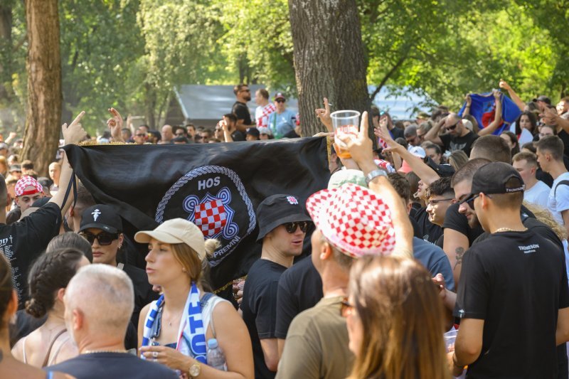 Obožavatelji u fan zonama ispred Hipodroma
