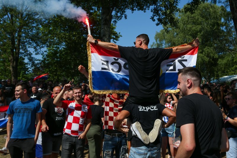 Obožavatelji u fan zonama ispred Hipodroma