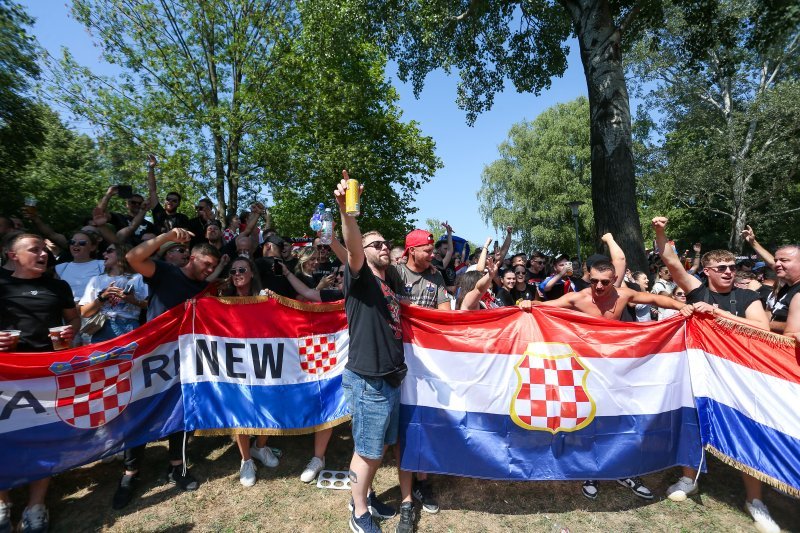 Obožavatelji u fan zonama ispred Hipodroma