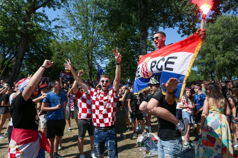 Obožavatelji u fan zonama ispred Hipodroma