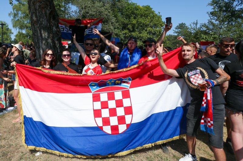 Obožavatelji u fan zonama ispred Hipodroma