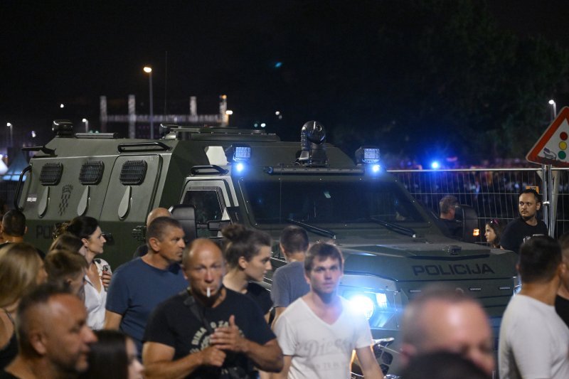 Oklopno policijsko vozilo na koncertu Marka Perkovića Thompsona