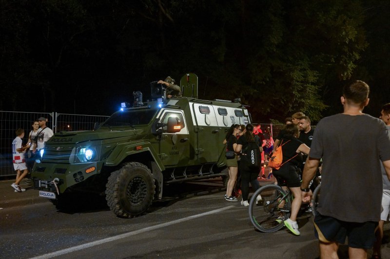 Oklopno policijsko vozilo na koncertu Marka Perkovića Thompsona
