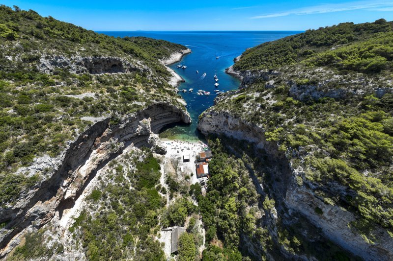 Uvala Stiniva na otoku Visu