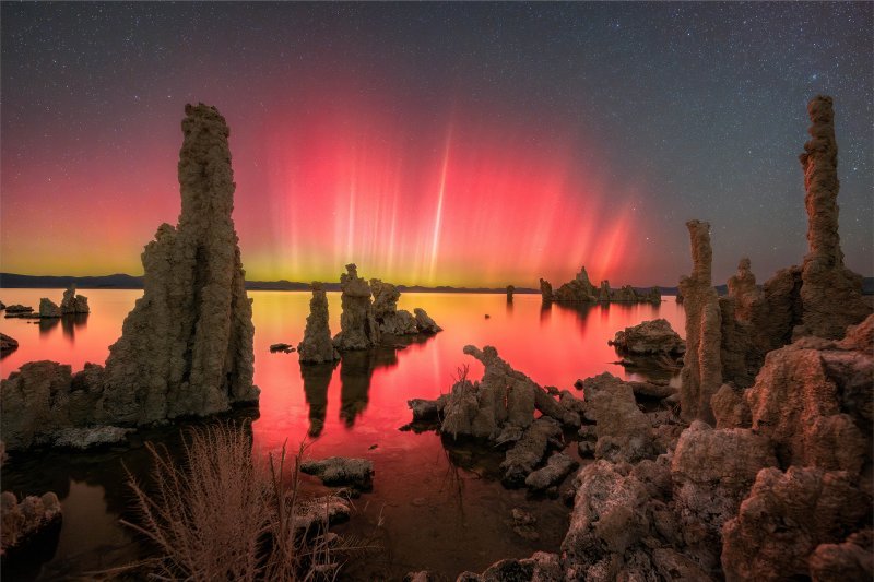 Kategorija Aurore: Aurora Over Mono Lake A Rare Dance of Light