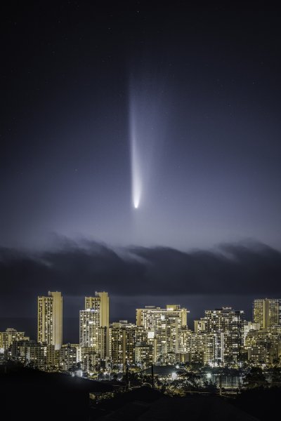 Kategorija Ljudi i svemir: Comet Over Waikiki