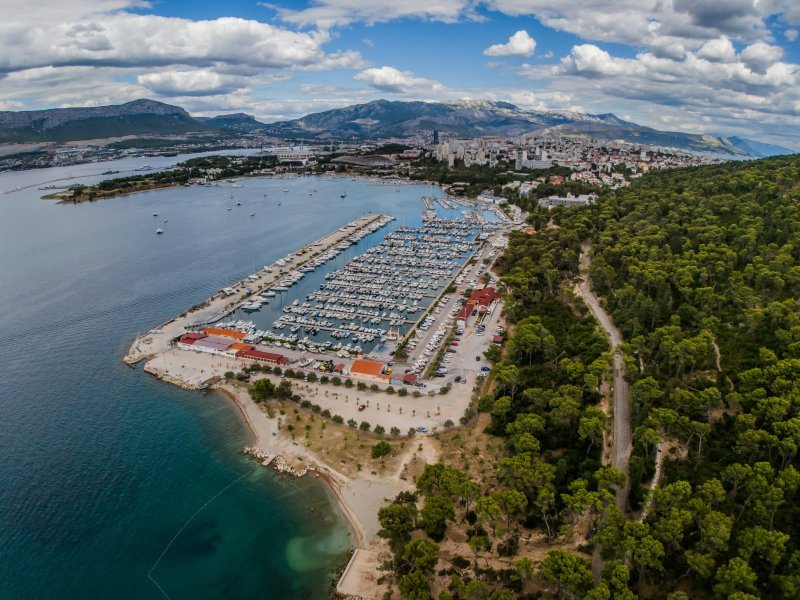 Uvala Bene na Marjanu nakon orkanskog nevremena