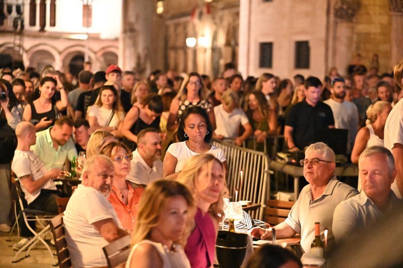 Nina Badrić u Dubrovniku