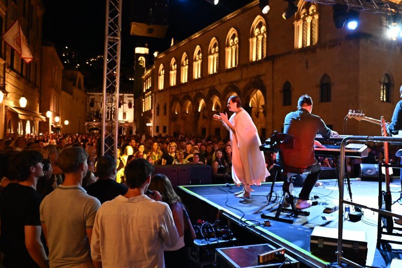 Nina Badrić u Dubrovniku