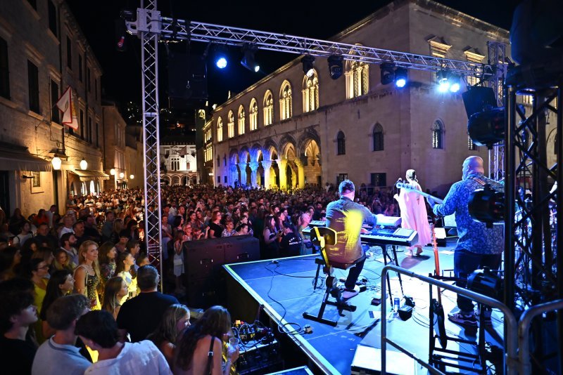 Nina Badrić u Dubrovniku