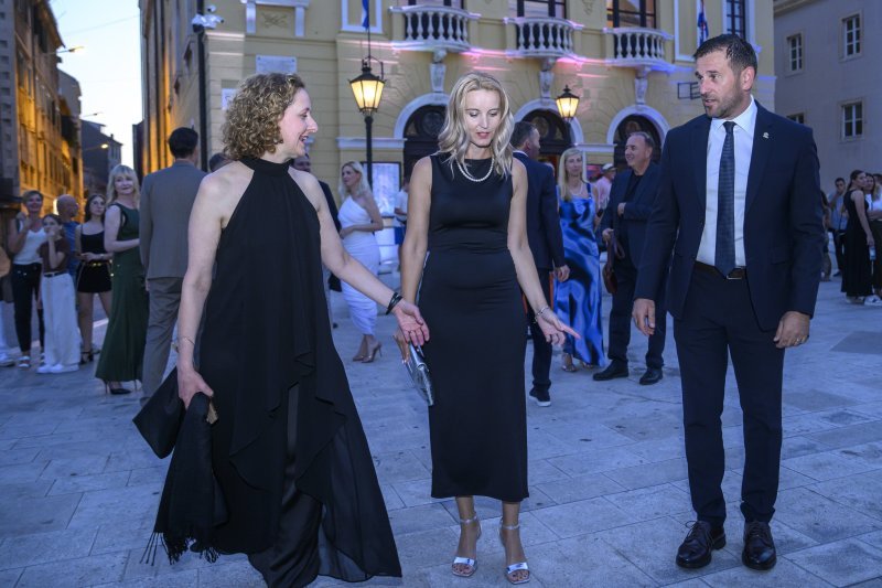 Nina Obuljen Koržinek, Tomislav Šuta i supruga Matilda Šuta