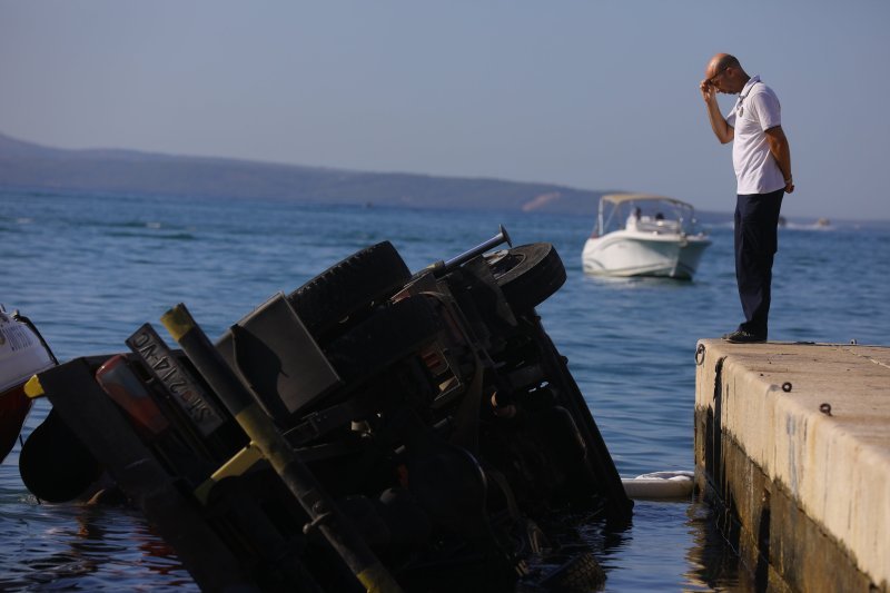 Prilikom spuštanja brodice na Matejušci u more upao kamion