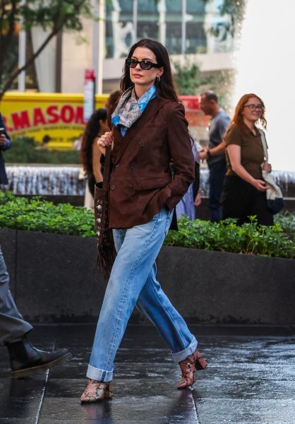 Anne Hathaway na setu filma 'Vrag nosi Pradu 2'
