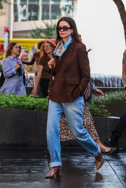Anne Hathaway na setu filma 'Vrag nosi Pradu 2'