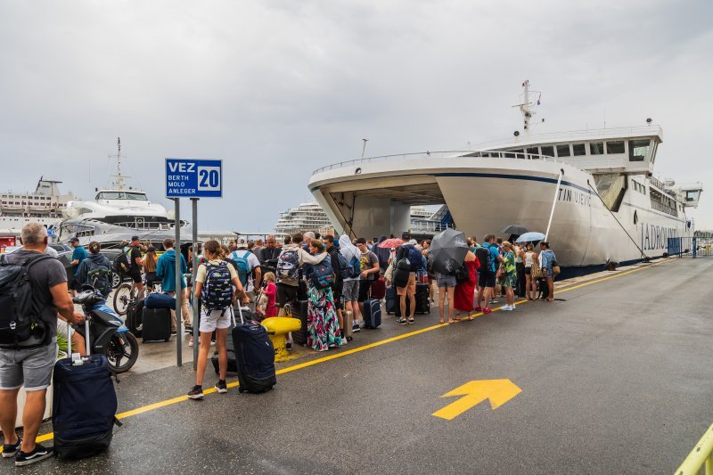 Gužva u trajektnoj luci Split