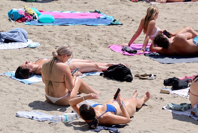 Dok je u nekim dijelovima Hrvatske padala kiša, Splićani i njihovi gosti u nedjelju su uživali na popularnoj plaži Bačvice