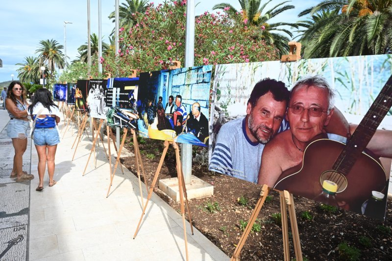 Vesna i Petar Dragojević na izložbi fotografija o Oliveru