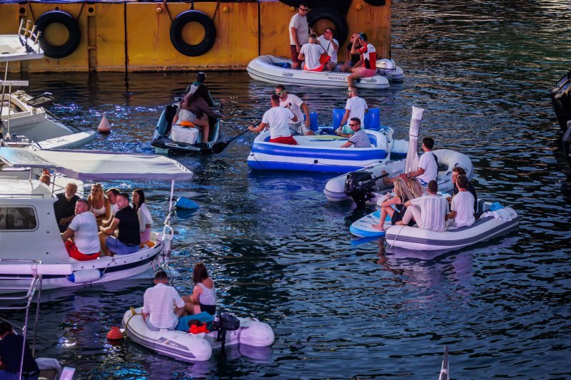 Vela Luka uoči početka koncerta 'Trag u beskraju'