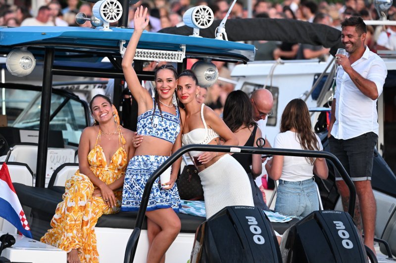 Vela Luka uoči početka koncerta 'Trag u beskraju'