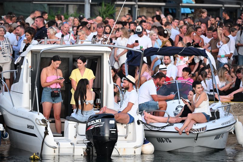 Vela Luka uoči početka koncerta 'Trag u beskraju'