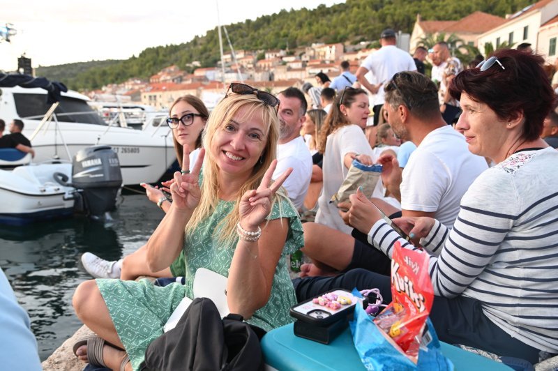 Vela Luka uoči početka koncerta 'Trag u beskraju'