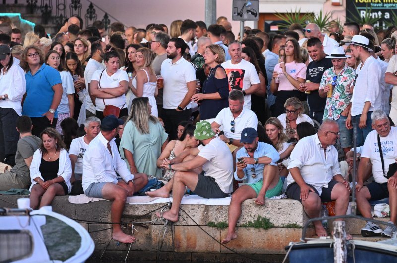 Vela Luka uoči početka koncerta 'Trag u beskraju'