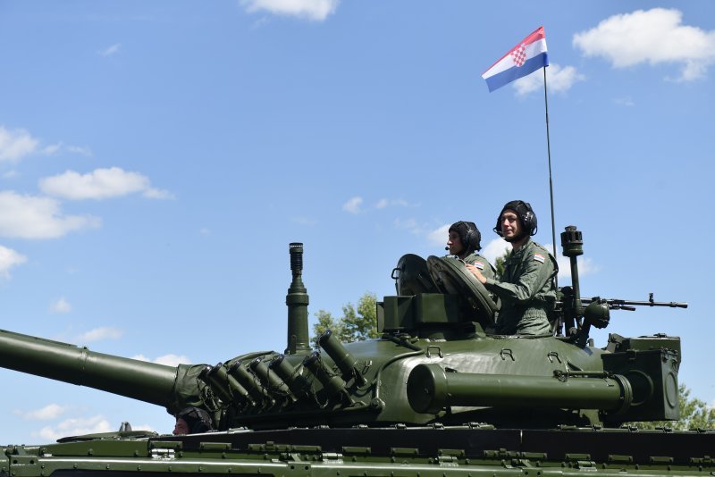 Tenk M-84