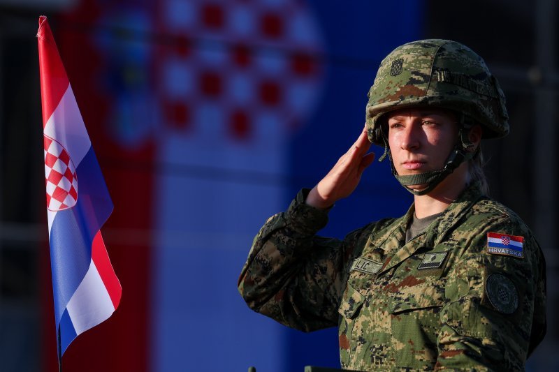 Oklopnjaci, tenkovi i druga vozila na mimohodu