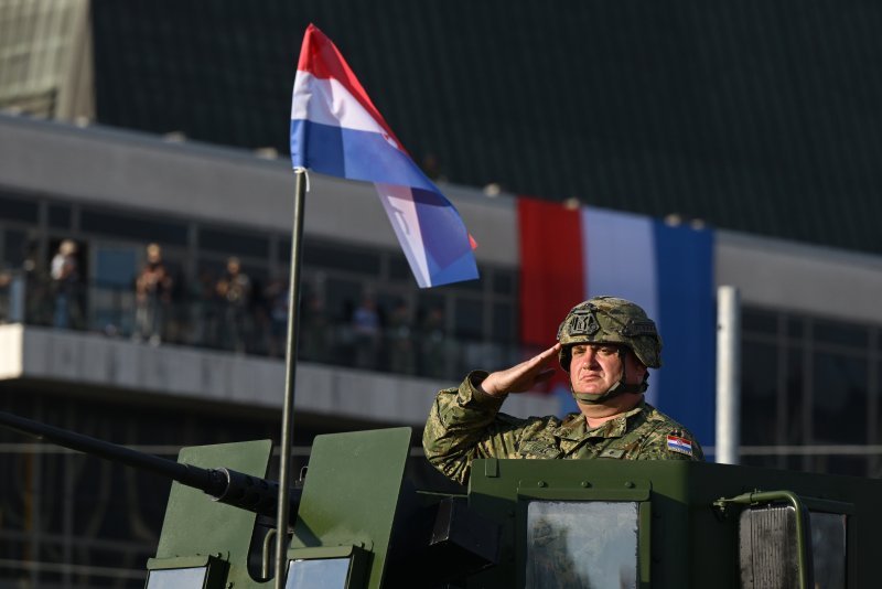 Oklopnjaci, tenkovi i druga vozila na mimohodu