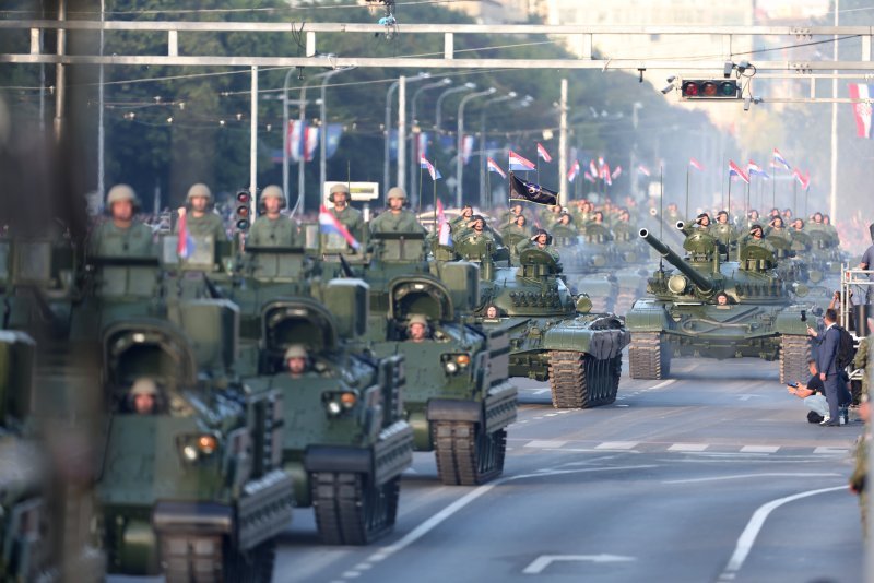 Oklopnjaci, tenkovi i druga vozila na mimohodu