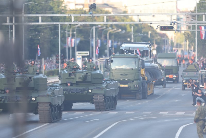 Oklopnjaci, tenkovi i druga vozila na mimohodu
