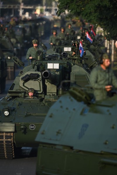 Oklopnjaci, tenkovi i druga vozila na mimohodu