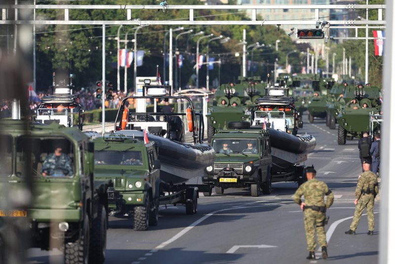 Oklopnjaci, tenkovi i druga vozila na mimohodu