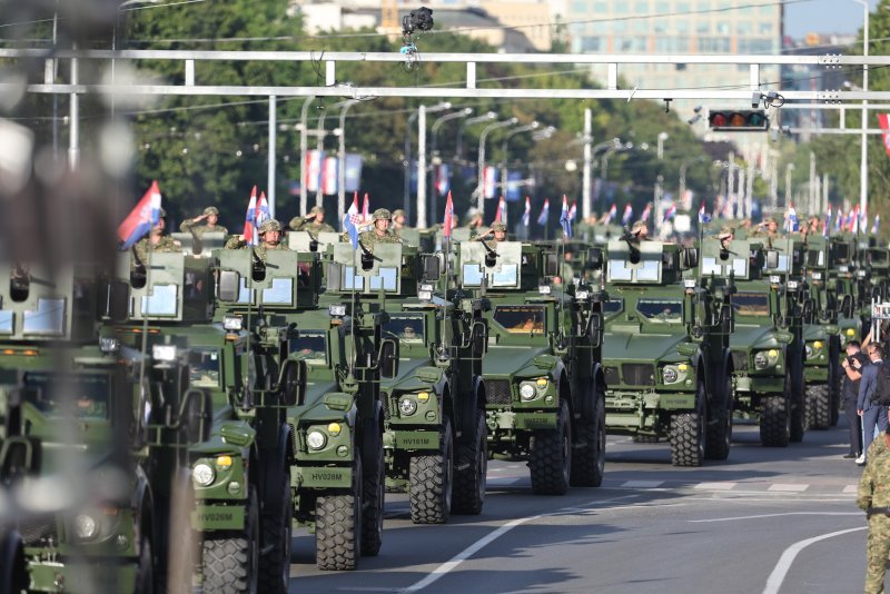 Oklopnjaci, tenkovi i druga vozila na mimohodu