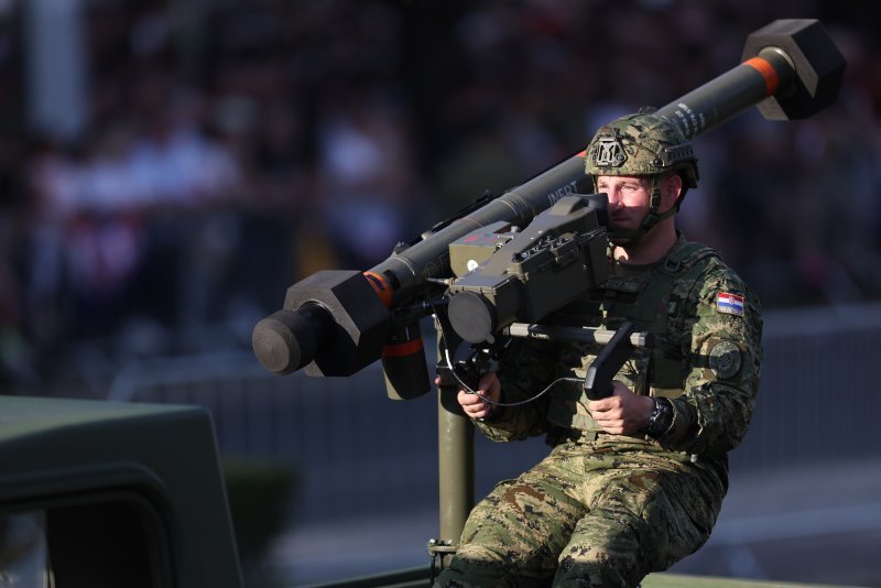 Oklopnjaci, tenkovi i druga vozila na mimohodu
