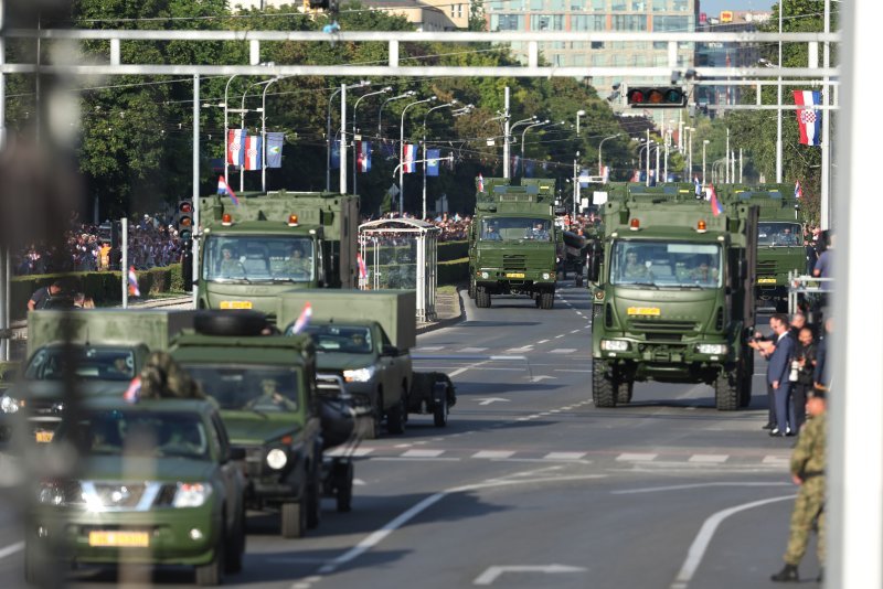 Oklopnjaci, tenkovi i druga vozila na mimohodu