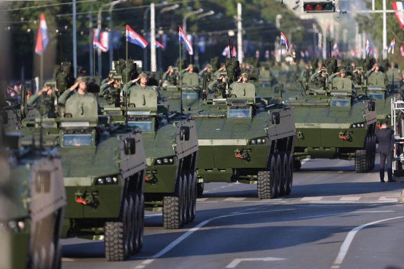 Oklopnjaci, tenkovi i druga vozila na mimohodu